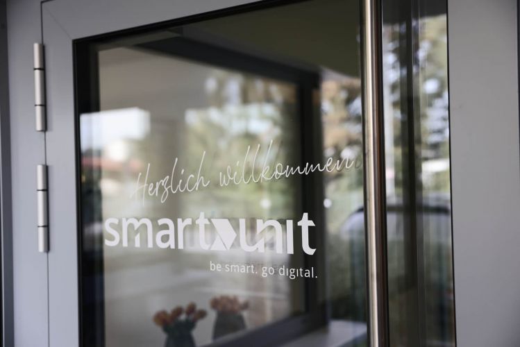 ©️ smart unit 📷 Foto: Eingangstür - Herzlich willkommen