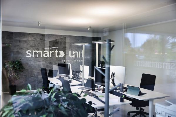 ©️ smart unit 📷 Foto: Blick in das Team Büro